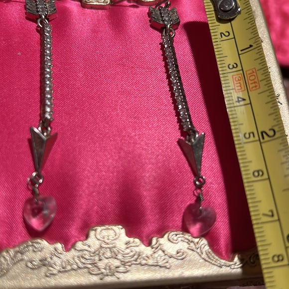 Betsy Johnson Arrow Heart pierced Earrings - Picture 4 of 8